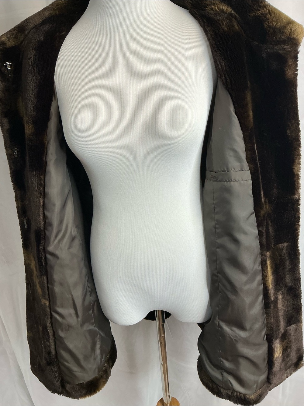 2362 - Plush Faux Fur  Jacket in Brown and Tan - Picture 9 of 12